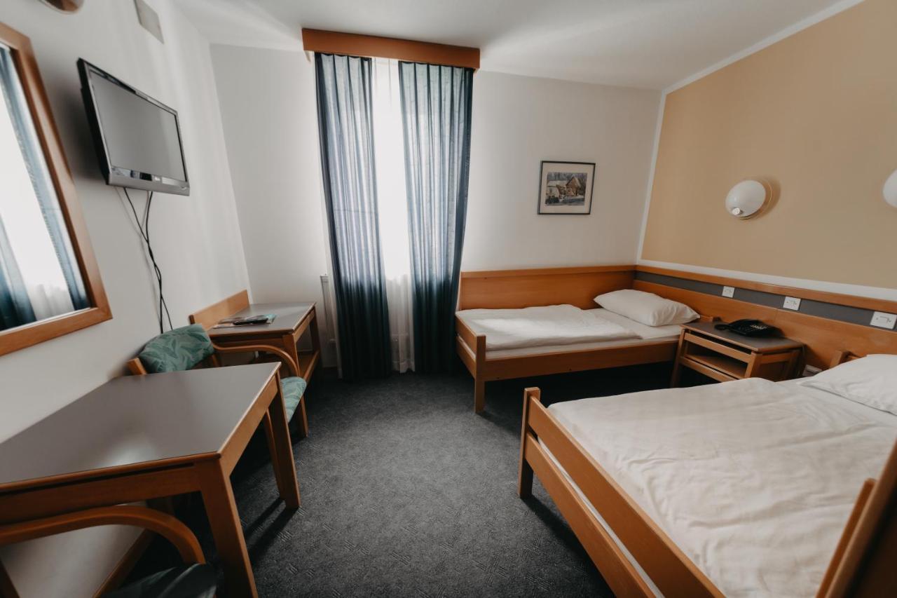בובק Hotel Alp מראה חיצוני תמונה